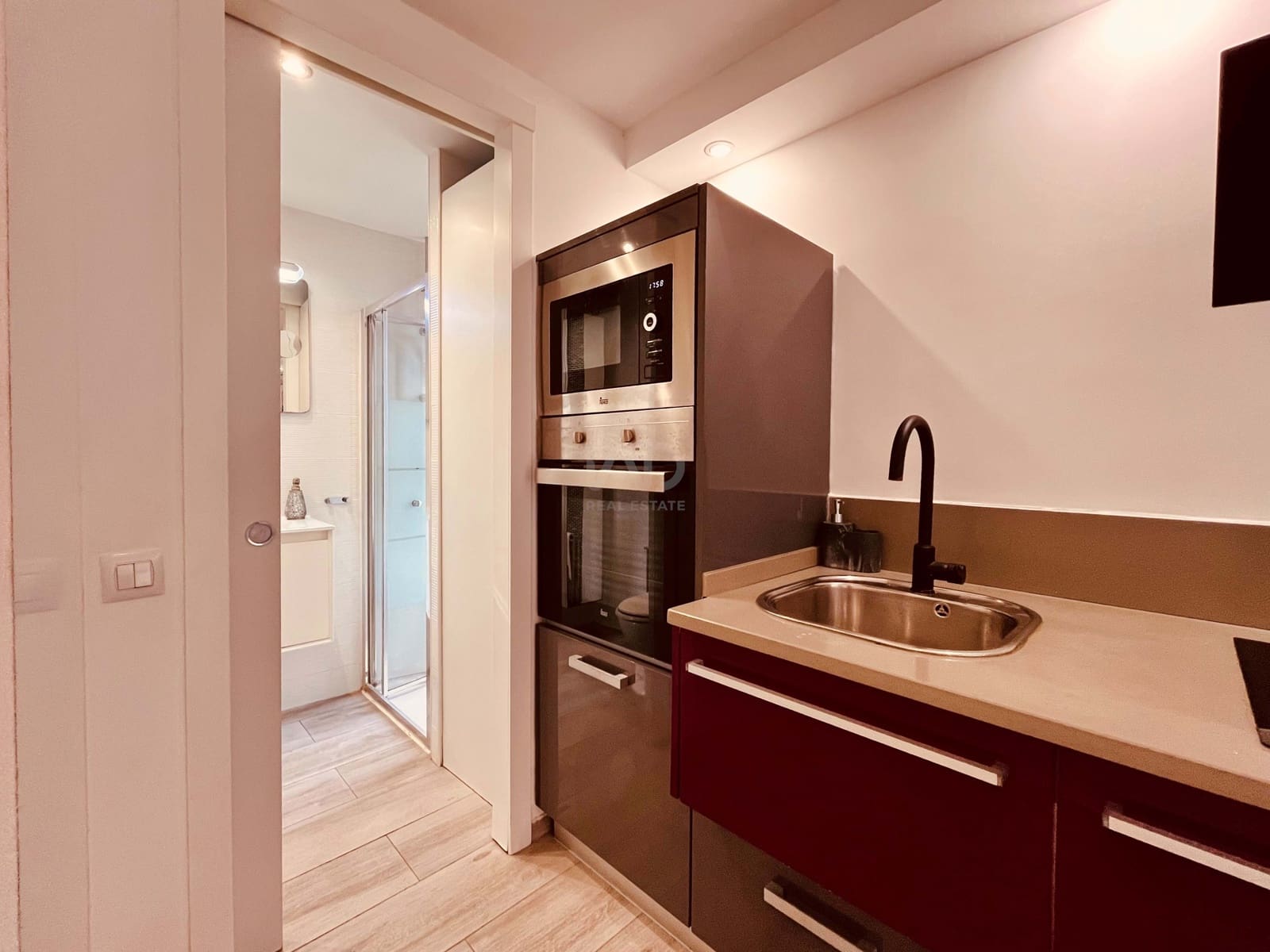 1 slaapkamer Appartement te koop in Barcelona stad met zwembad - € 249.000 (Ref: 9991010)