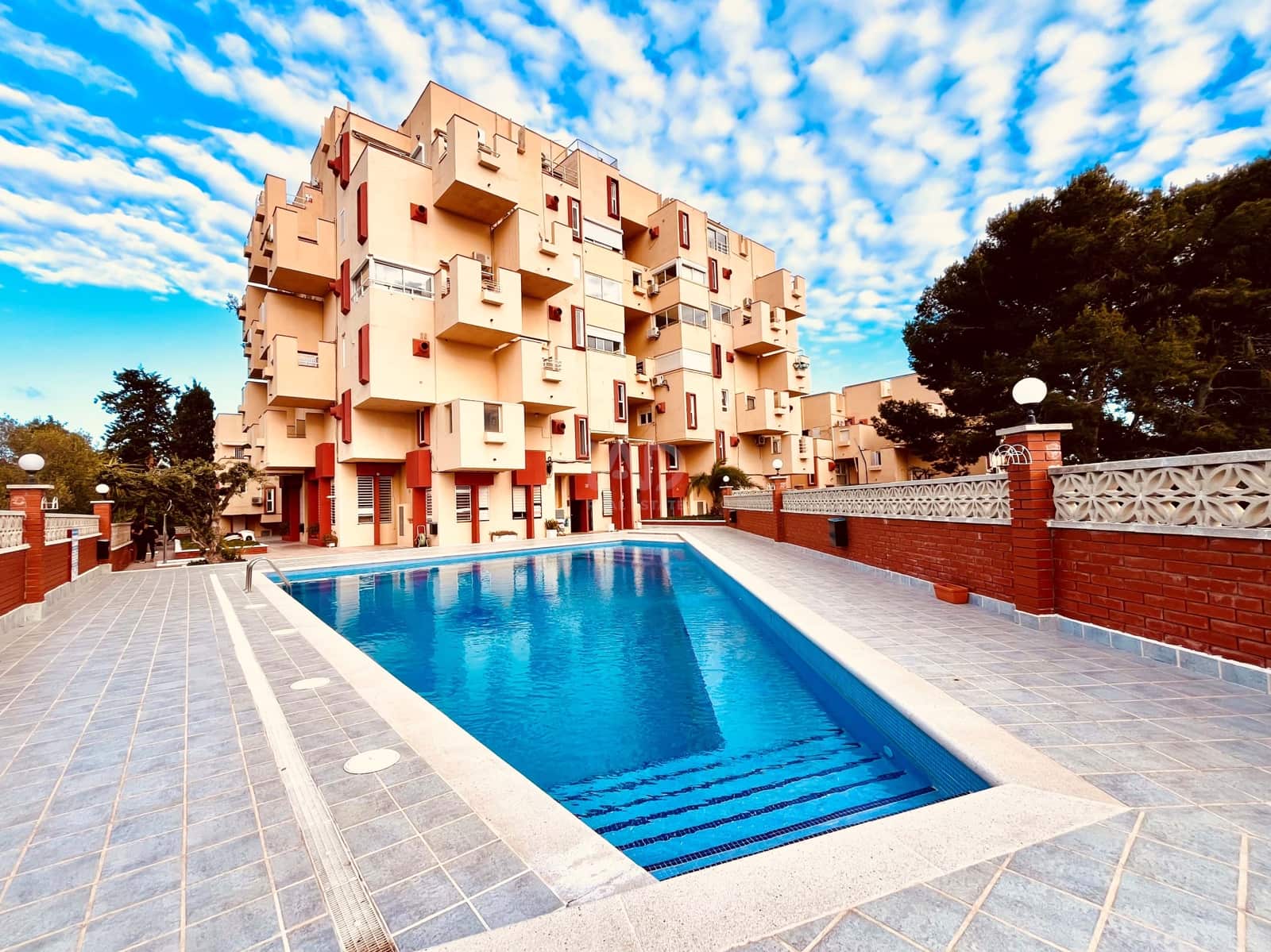 1 slaapkamer Appartement te koop in Barcelona stad met zwembad - € 249.000 (Ref: 9991010)