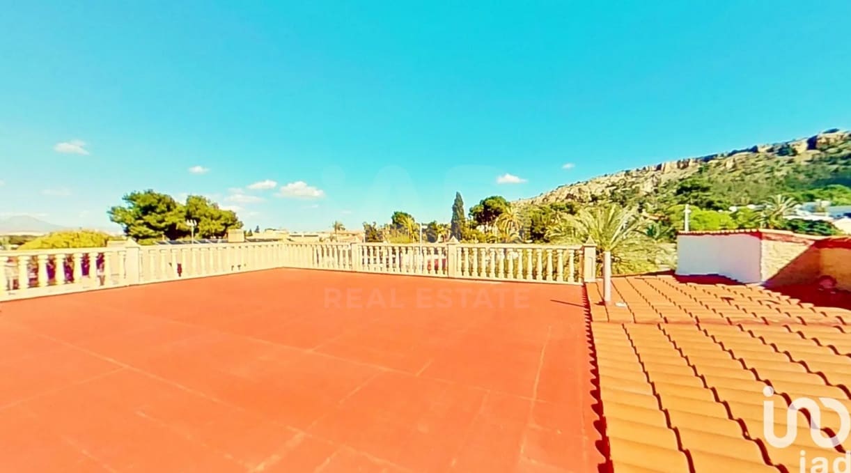 4 soveværelse Byhus til salg i Alicante by med garage - € 799.000 (Ref: 9991015)