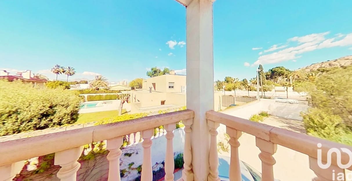 4 soveværelse Byhus til salg i Alicante by med garage - € 799.000 (Ref: 9991015)