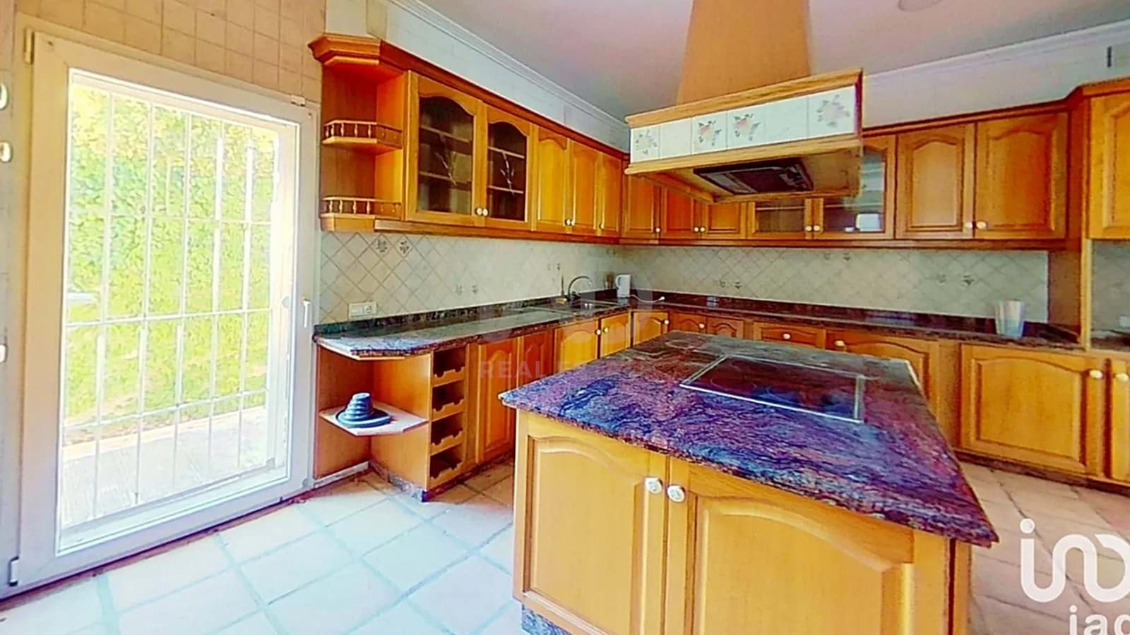 4 soveværelse Byhus til salg i Alicante by med garage - € 799.000 (Ref: 9991015)