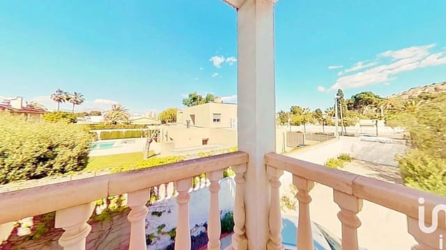 4 soveværelse Byhus til salg i Vistahermosa, Alicante by med garage - € 799.000 (Ref: 9991015)