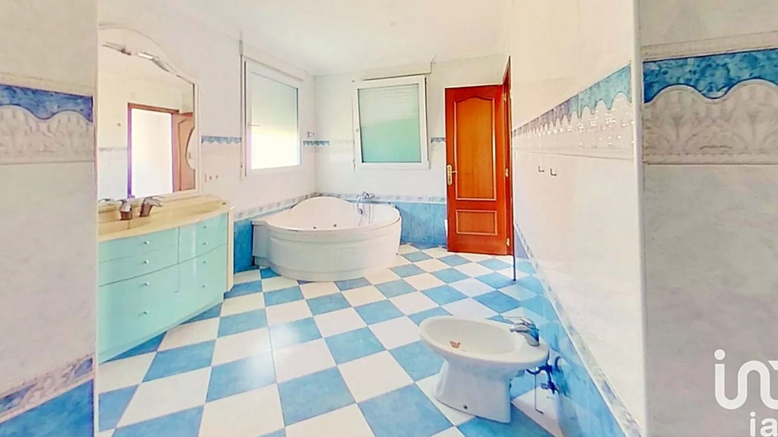 4 soveværelse Byhus til salg i Alicante by med garage - € 799.000 (Ref: 9991015)