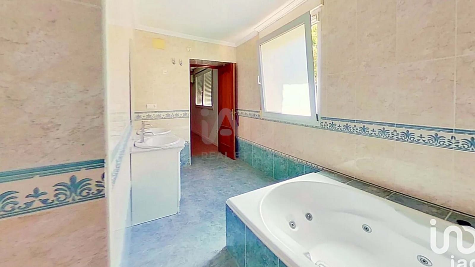 4 soveværelse Byhus til salg i Alicante by med garage - € 799.000 (Ref: 9991015)