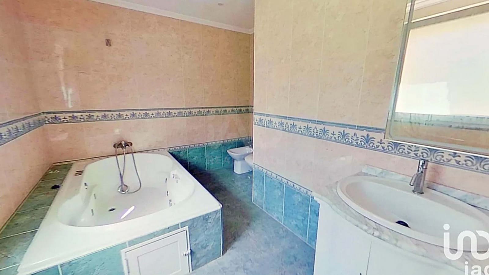 4 soveværelse Byhus til salg i Alicante by med garage - € 799.000 (Ref: 9991015)