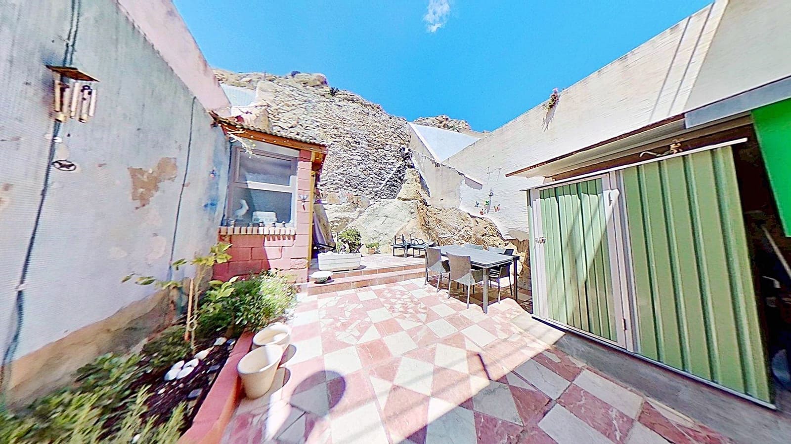 4 chambre Villa/Maison Mitoyenne à vendre à Alicante ville - 129 000 € (Ref: 9991021)