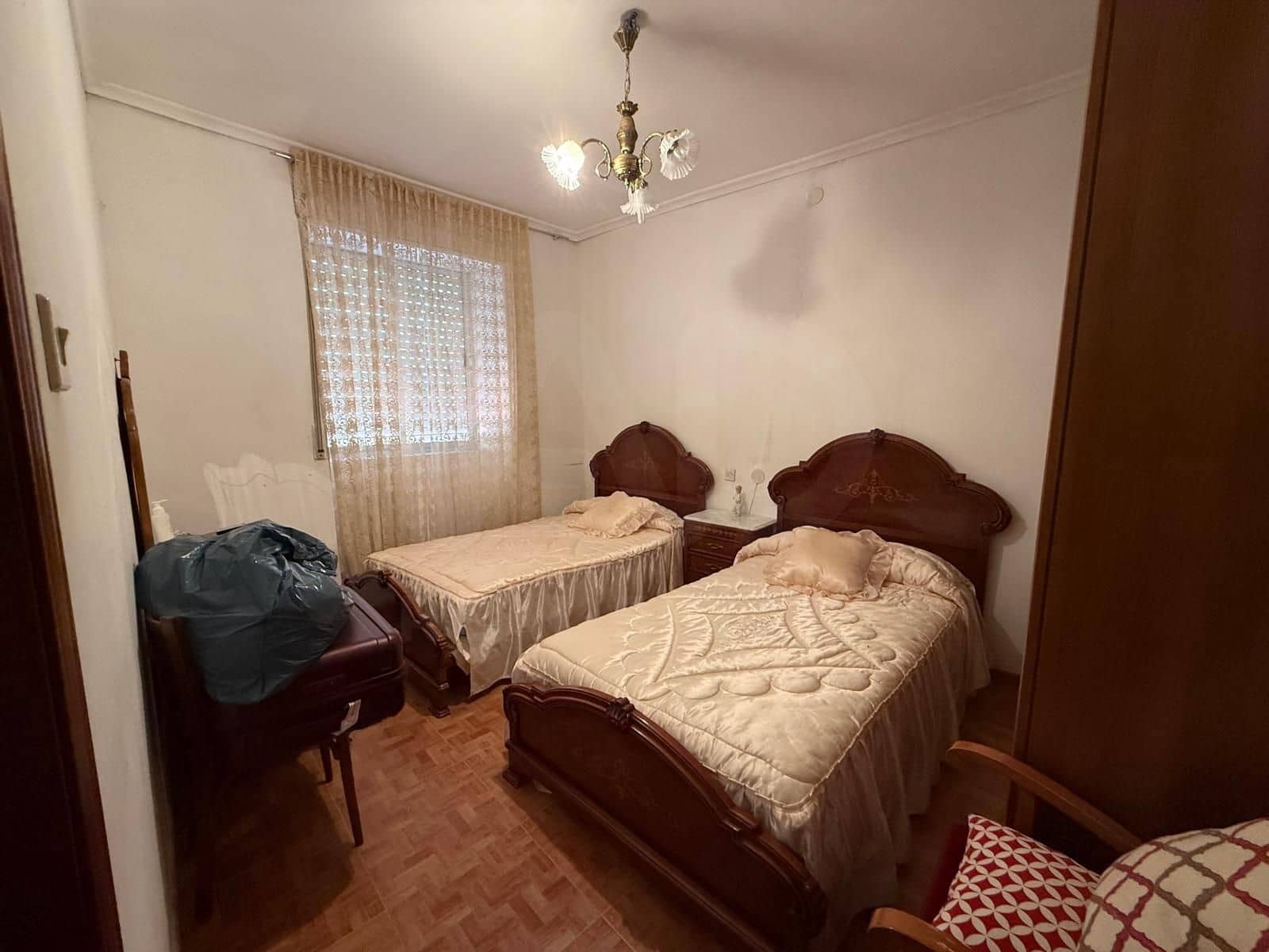 3 bedroom Townhouse for sale in Valladolid city with garage - € 47,000 (Ref: 9991023)