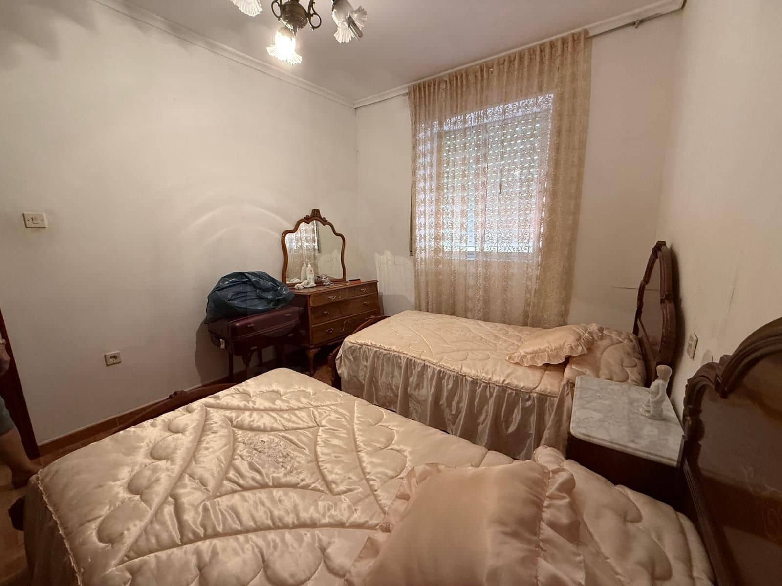 3 bedroom Townhouse for sale in Valladolid city with garage - € 47,000 (Ref: 9991023)
