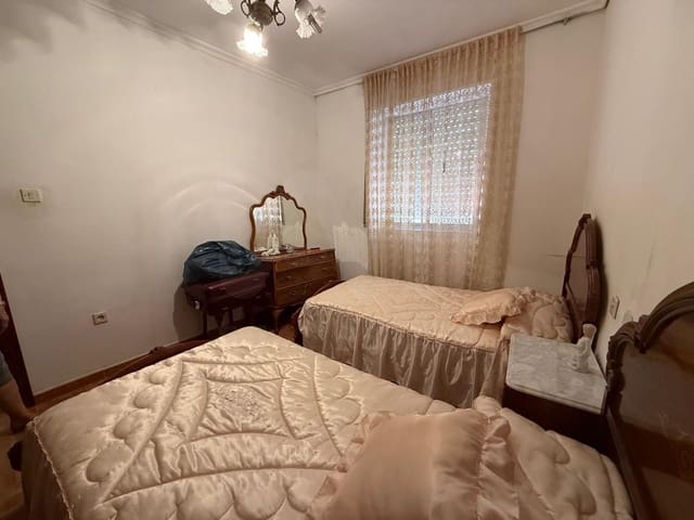 3 sovrum Hus till salu i Valladolid stad med garage - 47 000 € (Ref: 9991023)