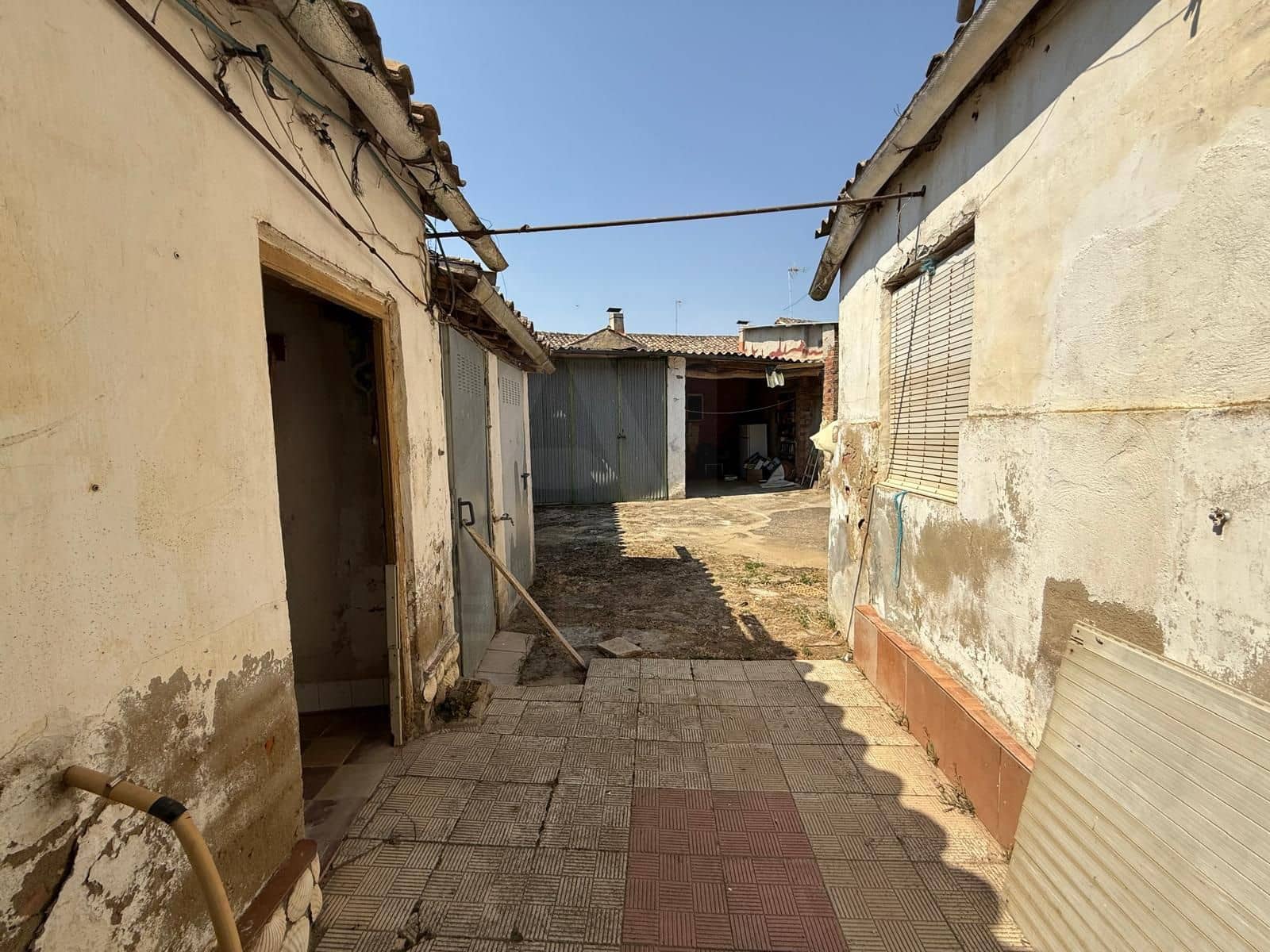 3 bedroom Townhouse for sale in Valladolid city with garage - € 47,000 (Ref: 9991023)