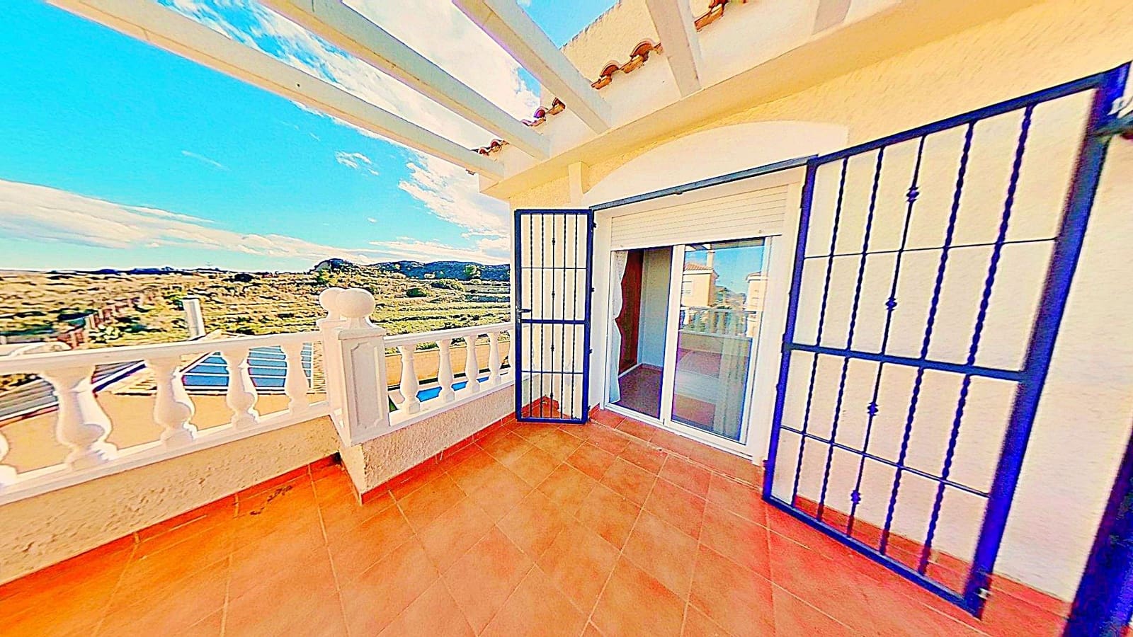 4 soveværelse Villa til salg i Monforte del Cid med swimmingpool garage - € 396.000 (Ref: 9991034)