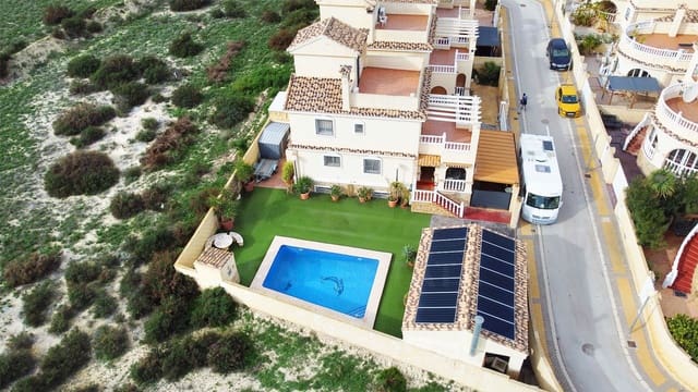 4 soveværelse Villa til salg i Monforte del Cid med swimmingpool garage - € 396.000 (Ref: 9991034)