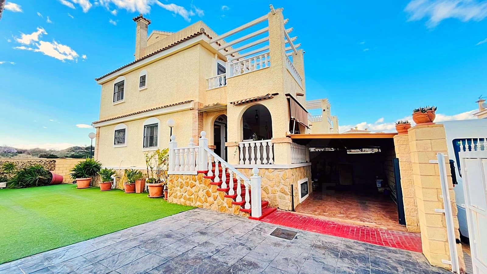 4 soveværelse Villa til salg i Monforte del Cid med swimmingpool garage - € 396.000 (Ref: 9991034)