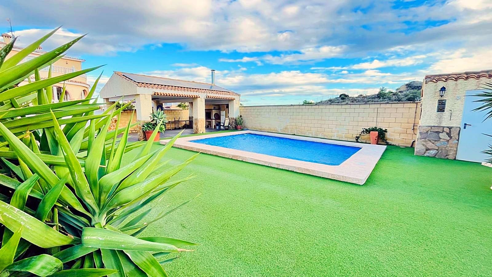 4 soveværelse Villa til salg i Monforte del Cid med swimmingpool garage - € 396.000 (Ref: 9991034)
