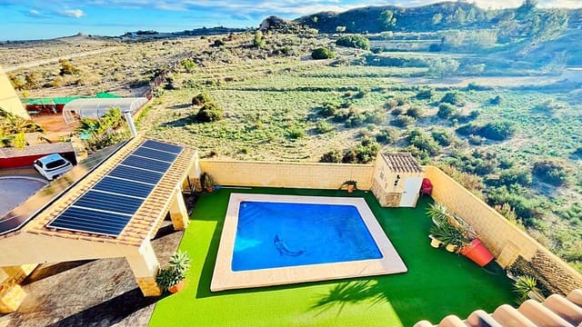 4 soveværelse Villa til salg i Monforte del Cid med swimmingpool garage - € 396.000 (Ref: 9991034)