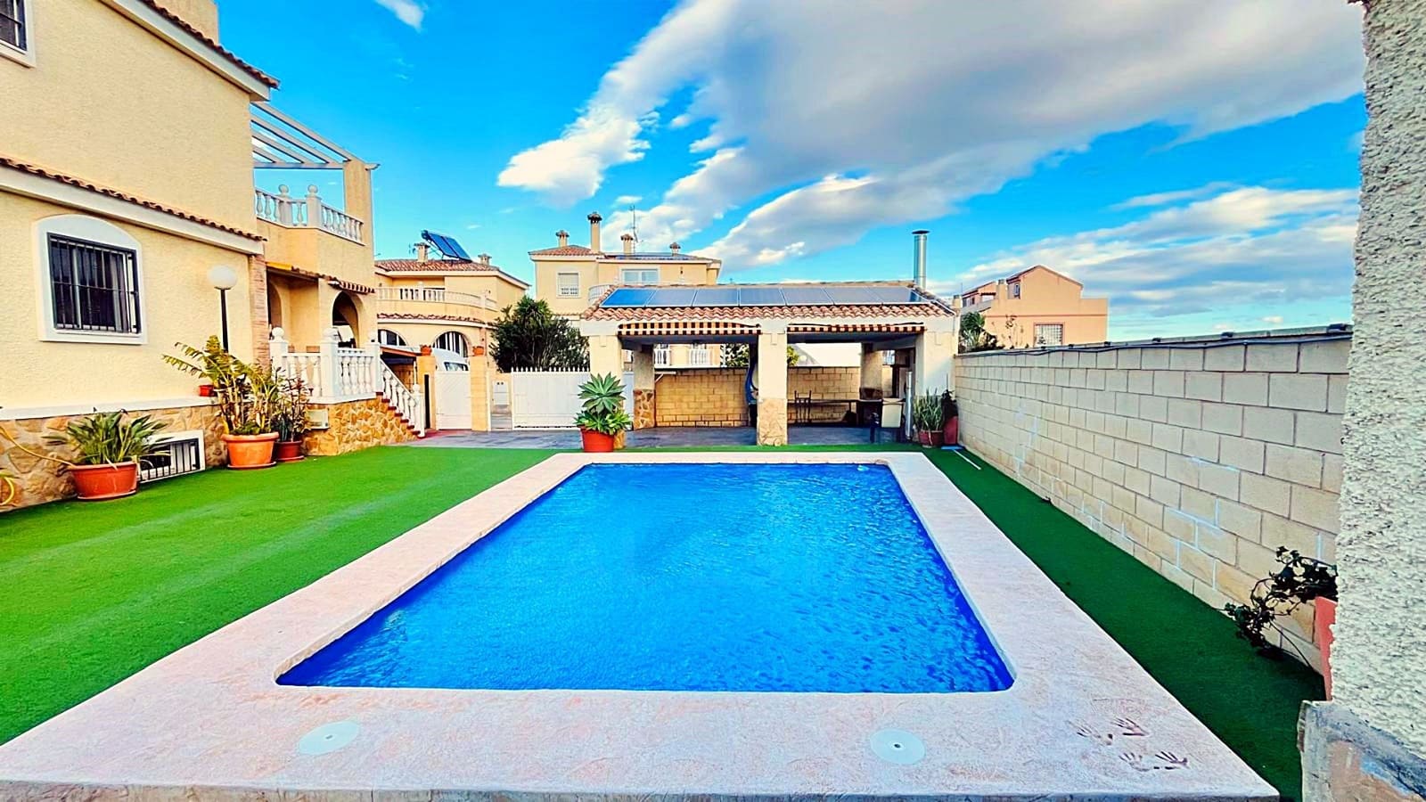 4 soveværelse Villa til salg i Monforte del Cid med swimmingpool garage - € 396.000 (Ref: 9991034)