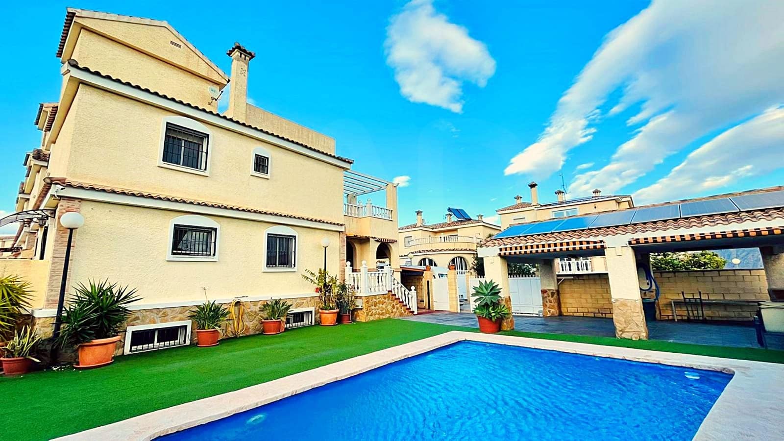 4 soveværelse Villa til salg i Monforte del Cid med swimmingpool garage - € 396.000 (Ref: 9991034)