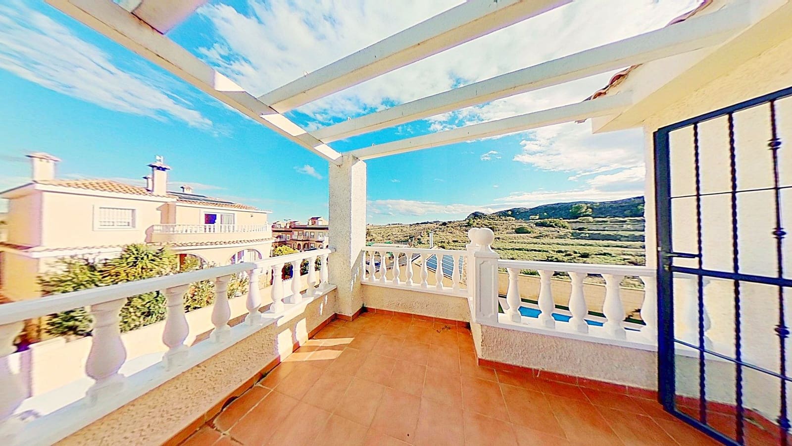 4 soveværelse Villa til salg i Monforte del Cid med swimmingpool garage - € 396.000 (Ref: 9991034)