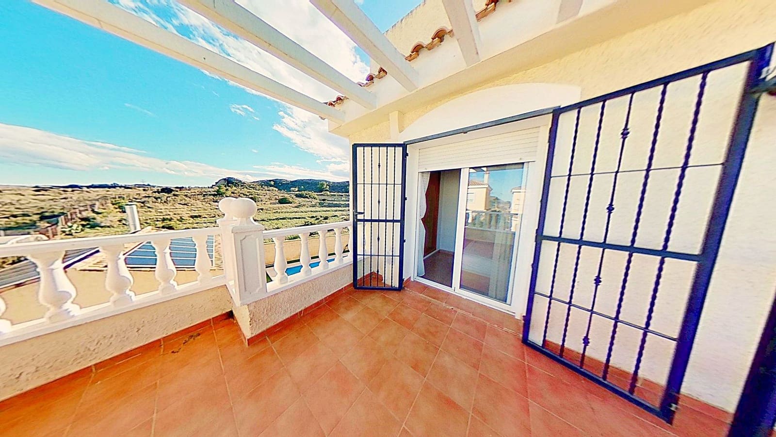 4 soveværelse Villa til salg i Monforte del Cid med swimmingpool garage - € 396.000 (Ref: 9991034)