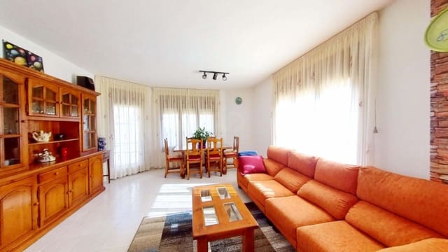 5 soveværelse Rækkehus til salg i Tarragona by - € 295.000 (Ref: 9991048)