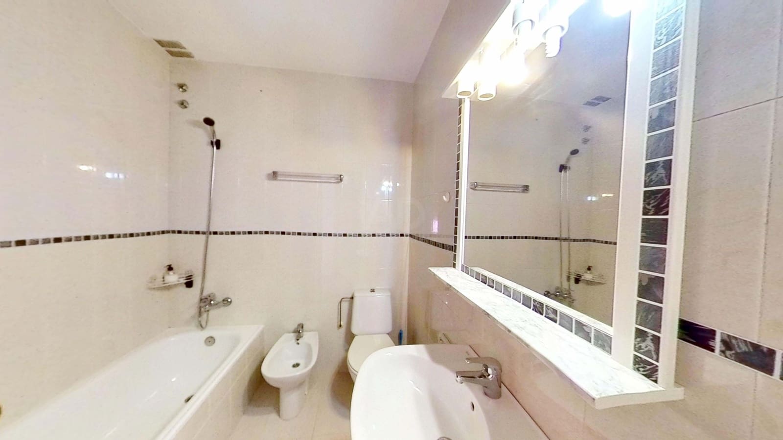 5 Zimmer Reihenhaus zu verkaufen in Tarragona Stadt - 295.000 € (Ref: 9991048)