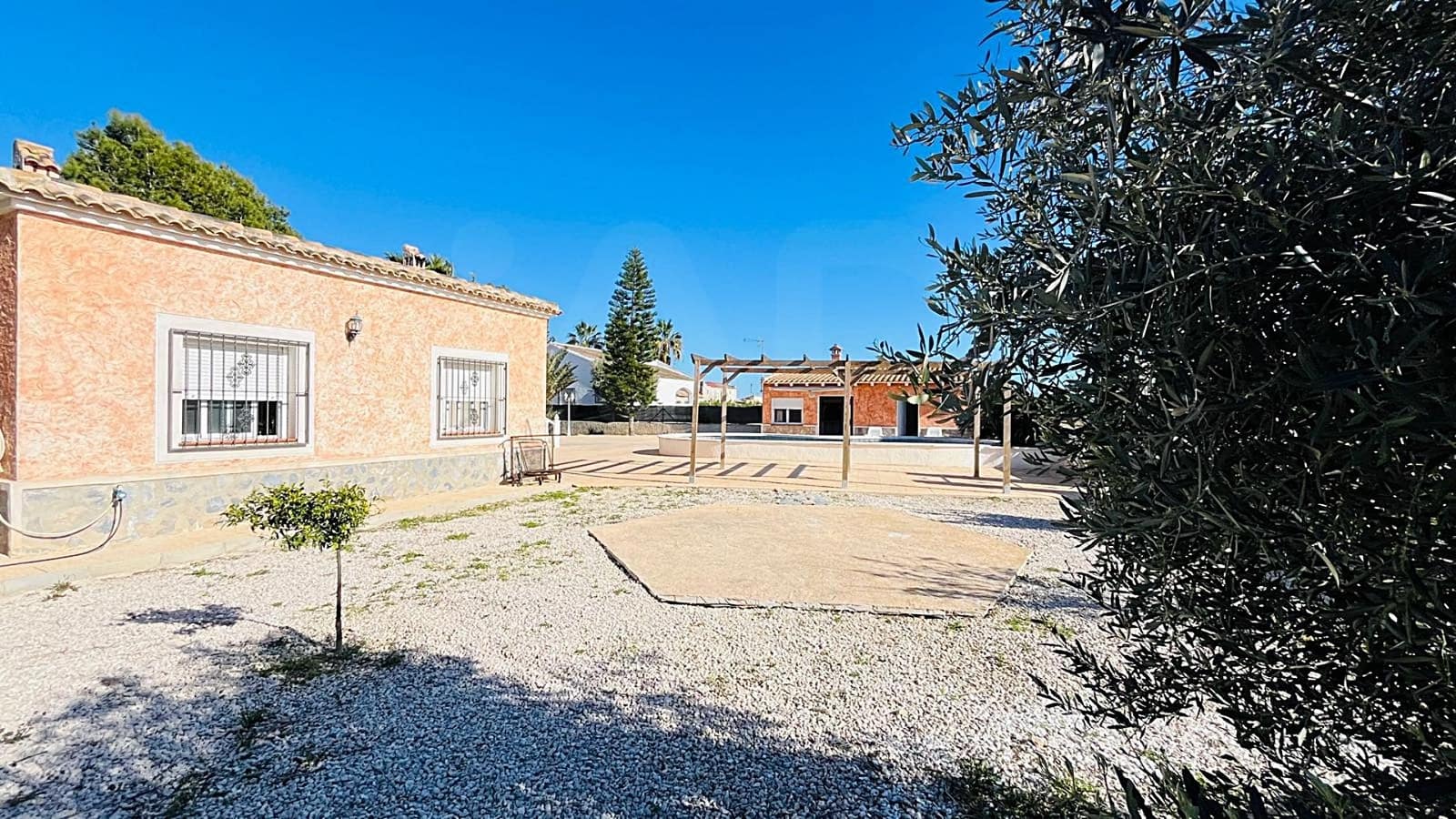 Chalet de 3 habitaciones en Dolores en venta con piscina garaje - 355.000 € (Ref: 9991051)