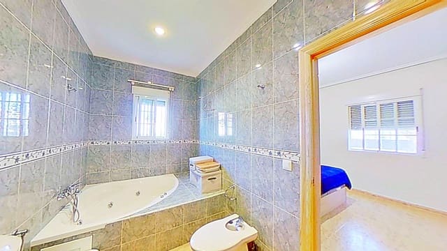 Chalet de 3 habitaciones en Dolores en venta con piscina garaje - 355.000 € (Ref: 9991051)