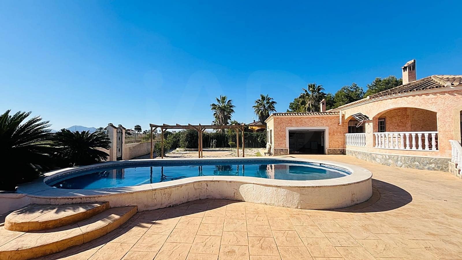 Chalet de 3 habitaciones en Dolores en venta con piscina garaje - 355.000 € (Ref: 9991051)