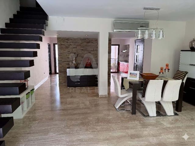 3 soverom Hus til salgs i Huelva by med garasje - € 350 000 (Ref: 9991053)