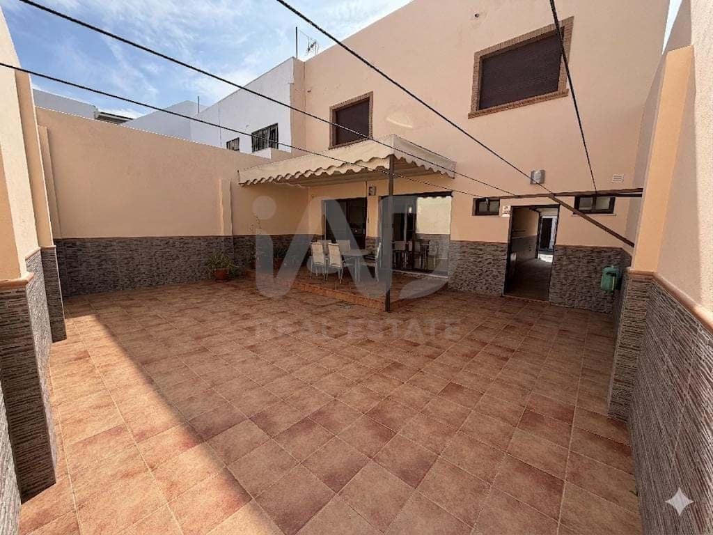 3 soverom Hus til salgs i Huelva by med garasje - € 350 000 (Ref: 9991053)