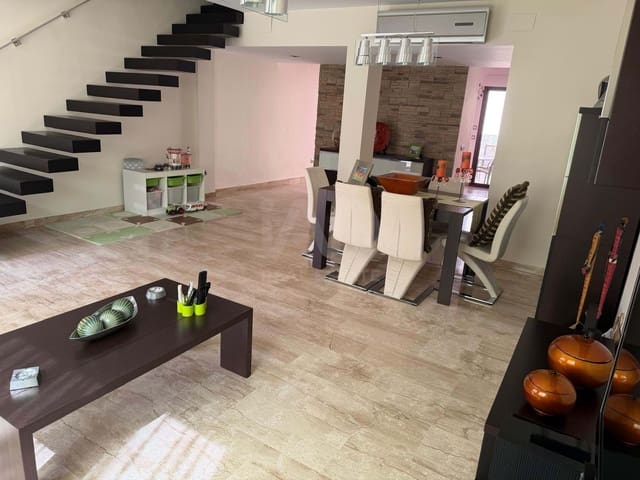 3 soverom Hus til salgs i Huelva by med garasje - € 350 000 (Ref: 9991053)