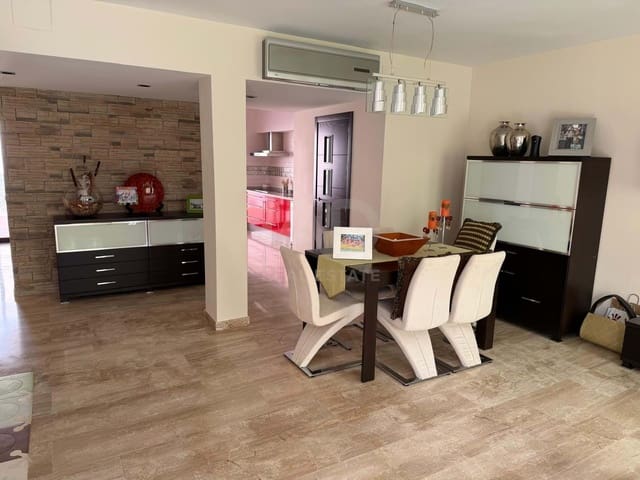 3 soverom Hus til salgs i Huelva by med garasje - € 350 000 (Ref: 9991053)