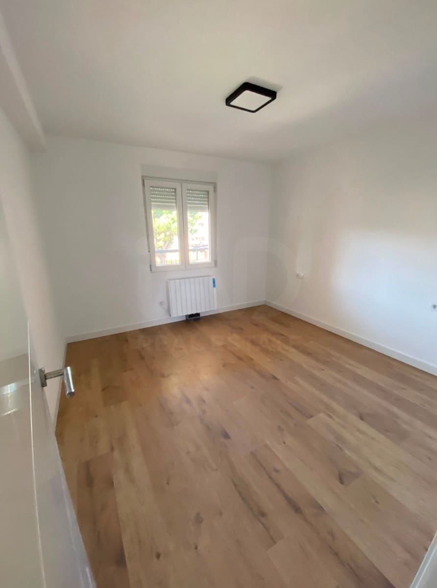 2 sovrum Lägenhet till salu i Burgos stad - 90 000 € (Ref: 9991054)