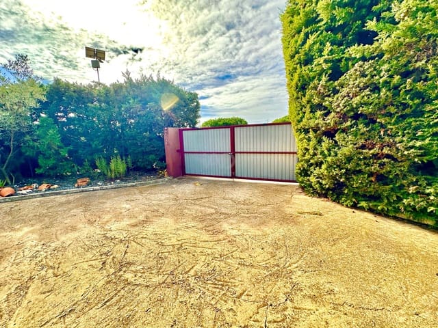 3 soverom Finca/Herregård til salgs i Huelva by med svømmebasseng - € 258 000 (Ref: 9991056)