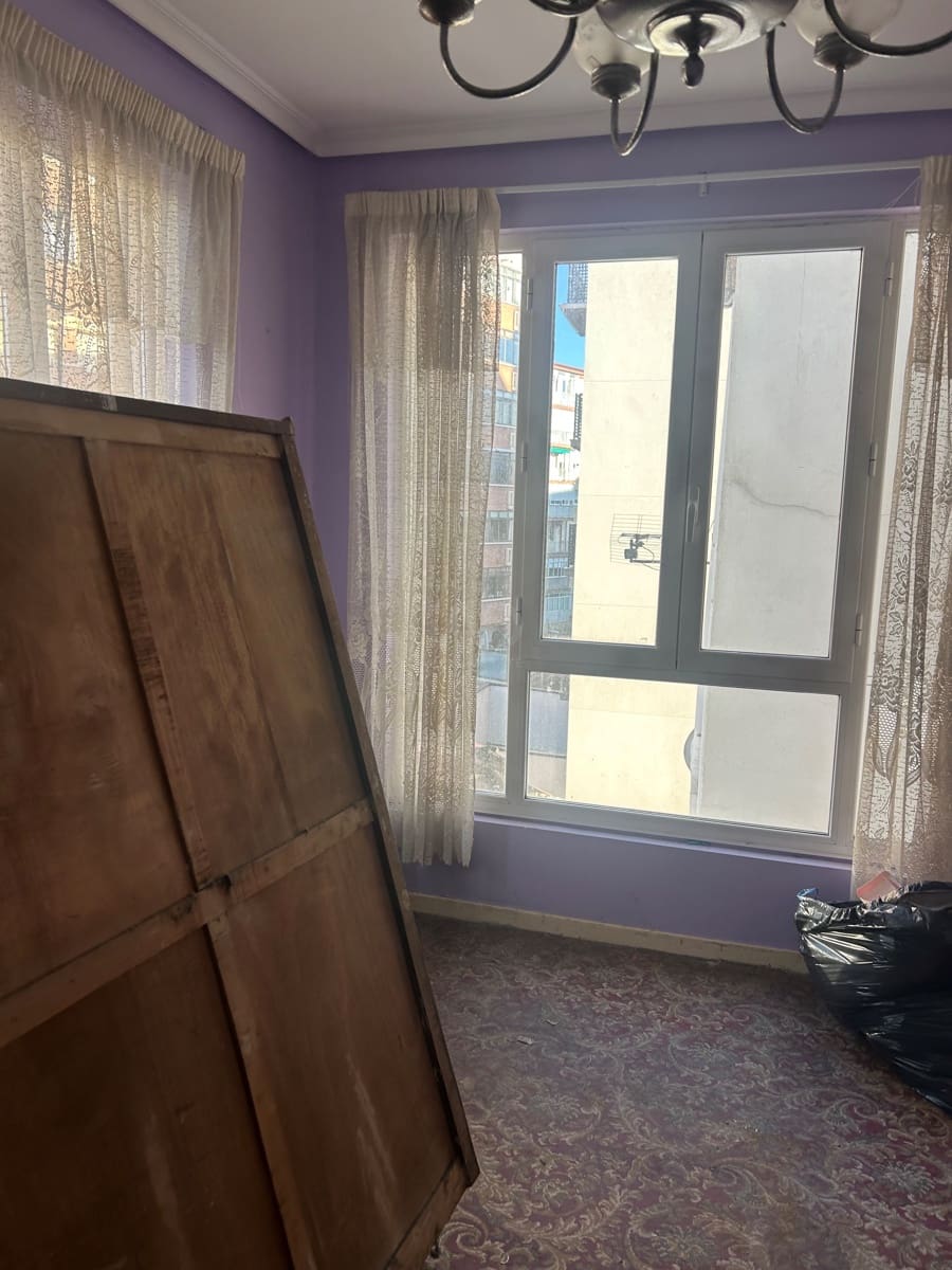 Gewerbe zu verkaufen in Leon Stadt - 330.000 € (Ref: 9991057)