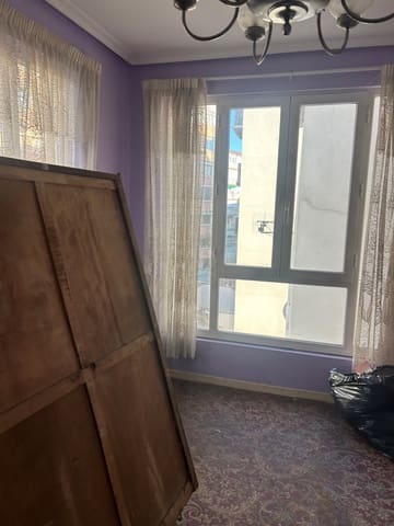 Kommersiell til salgs i Leon by - € 330 000 (Ref: 9991057)