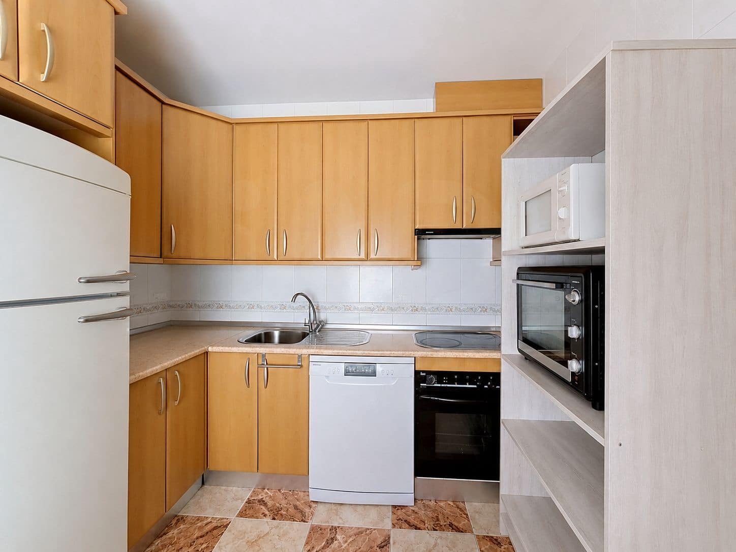 3 soveværelse Rækkehus til salg i Granada by med garage - € 230.000 (Ref: 9991063)
