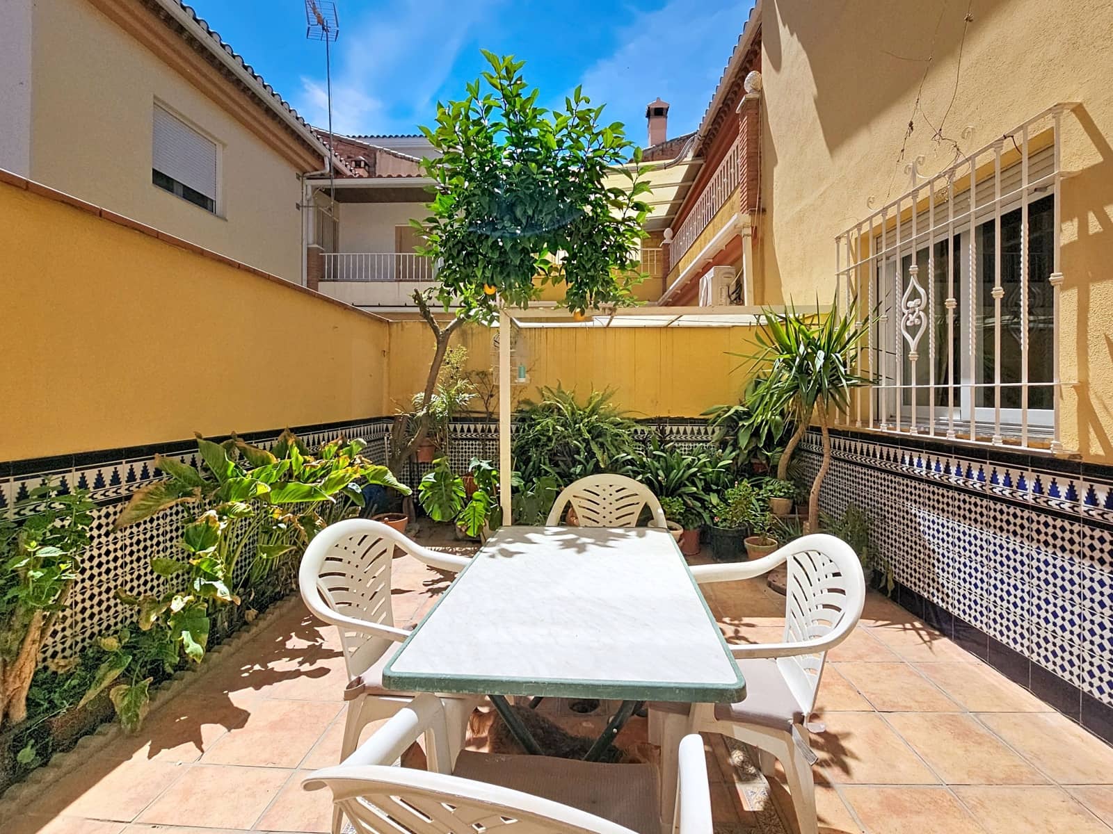 3 soveværelse Rækkehus til salg i Granada by med garage - € 230.000 (Ref: 9991063)
