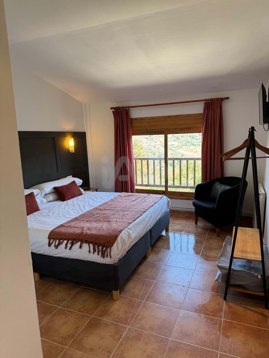 Commercial for sale in Girona city - € 3,500,000 (Ref: 9991066)