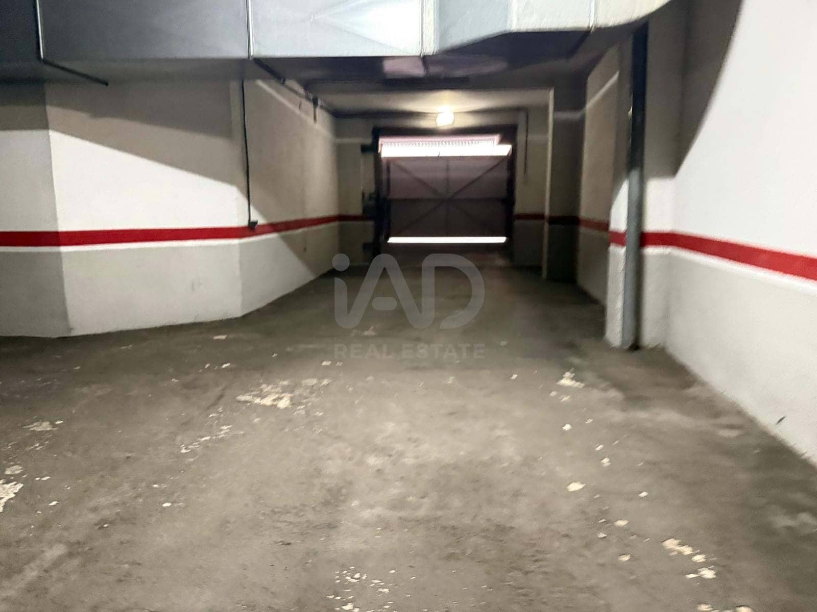 Autotalli myytävänä paikassa Leon kaupunki - 25 000 € (Ref: 9991069)