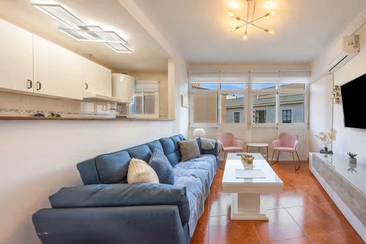 2 bedroom Apartment for sale in Cadiz city - € 190,000 (Ref: 9991070)