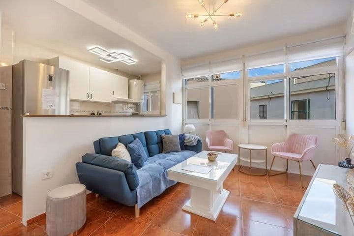 2 bedroom Apartment for sale in Cadiz city - € 190,000 (Ref: 9991070)