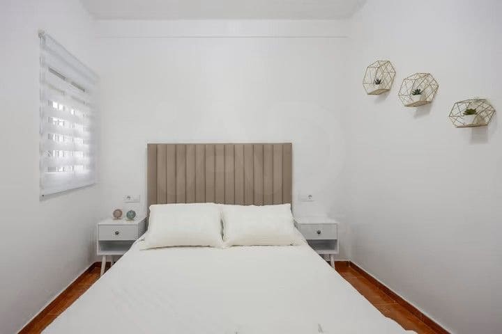 2 bedroom Apartment for sale in Cadiz city - € 190,000 (Ref: 9991070)