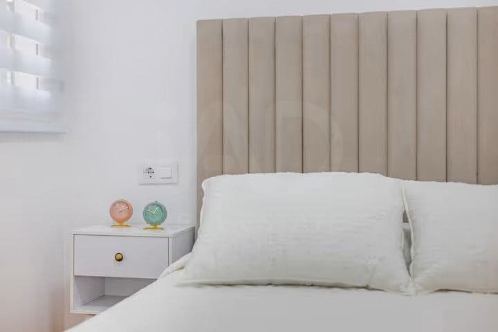 2 bedroom Apartment for sale in Cadiz city - € 190,000 (Ref: 9991070)