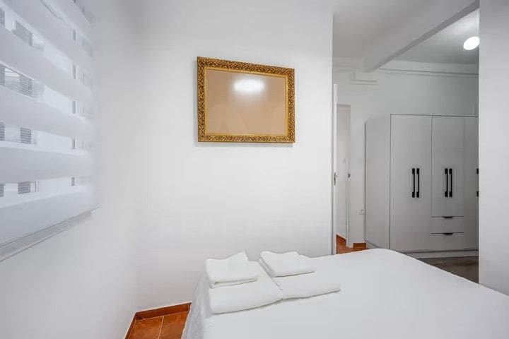 2 bedroom Apartment for sale in Cadiz city - € 190,000 (Ref: 9991070)