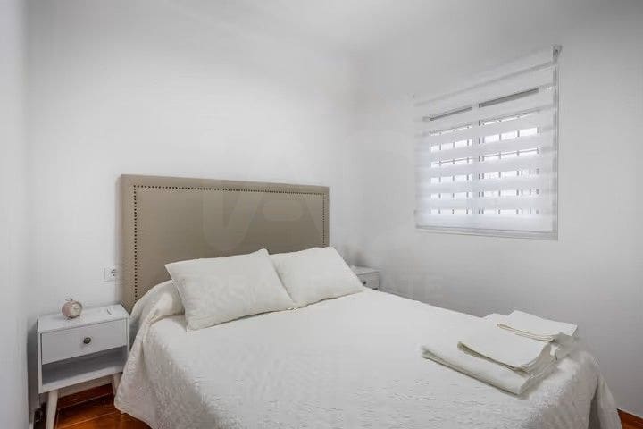 2 bedroom Apartment for sale in Cadiz city - € 190,000 (Ref: 9991070)