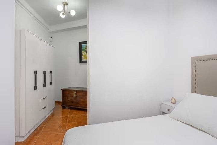 2 bedroom Apartment for sale in Cadiz city - € 190,000 (Ref: 9991070)