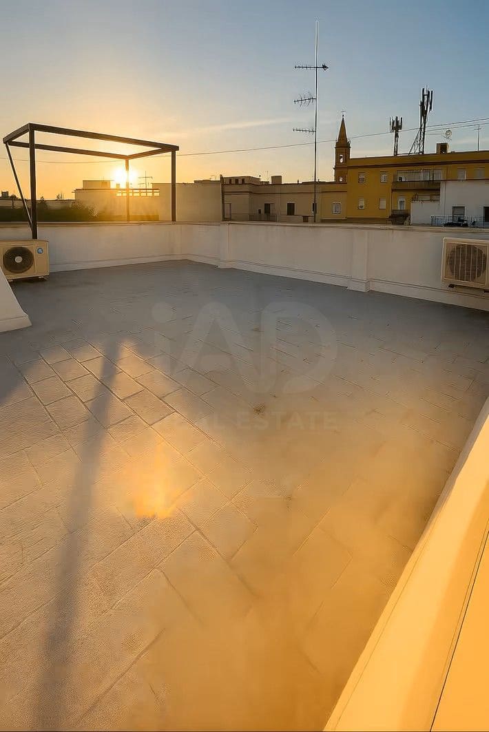 2 bedroom Apartment for sale in Cadiz city - € 190,000 (Ref: 9991070)