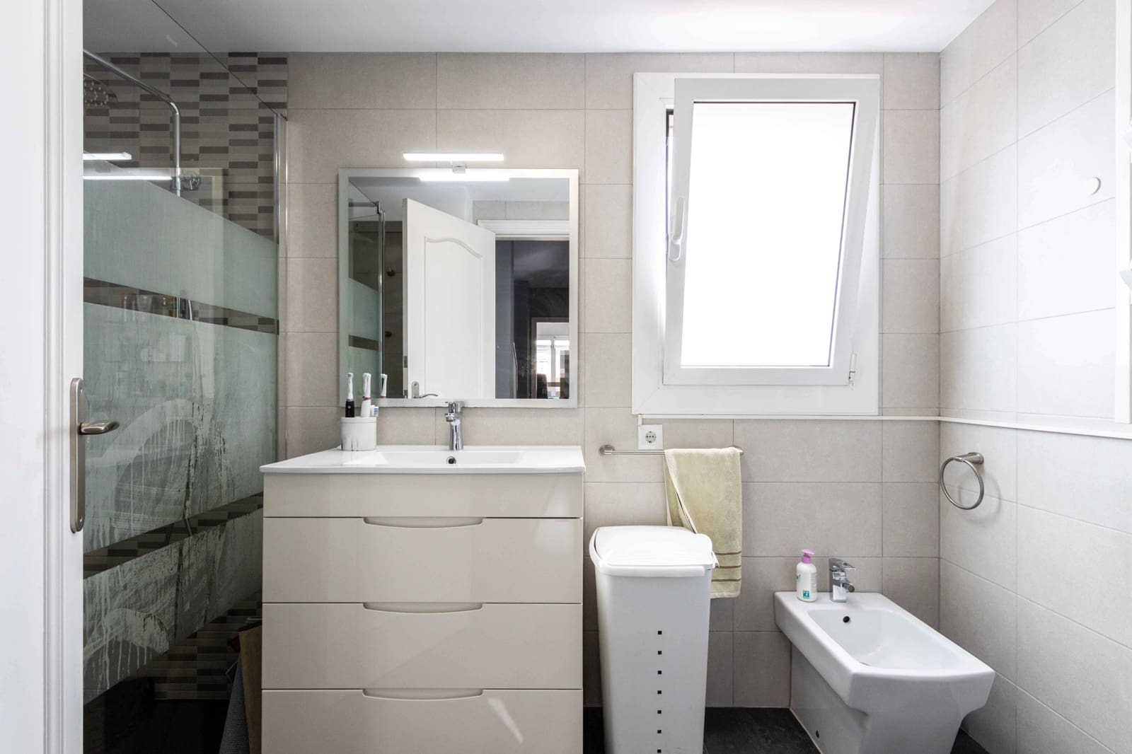 4 quarto Moradia em Banda para venda em Barcelona cidade com garagem - 447 000 € (Ref: 9991072)