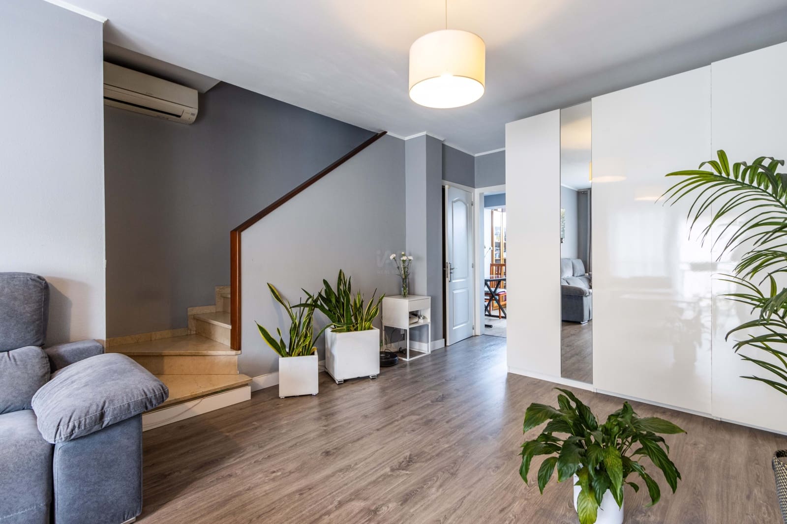 4 quarto Moradia em Banda para venda em Barcelona cidade com garagem - 447 000 € (Ref: 9991072)